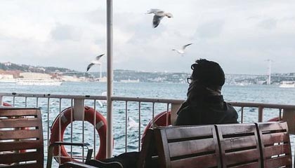 下载开云-男子篮球季后赛战况激烈，冠军悬念持续升温，男篮季后赛2021